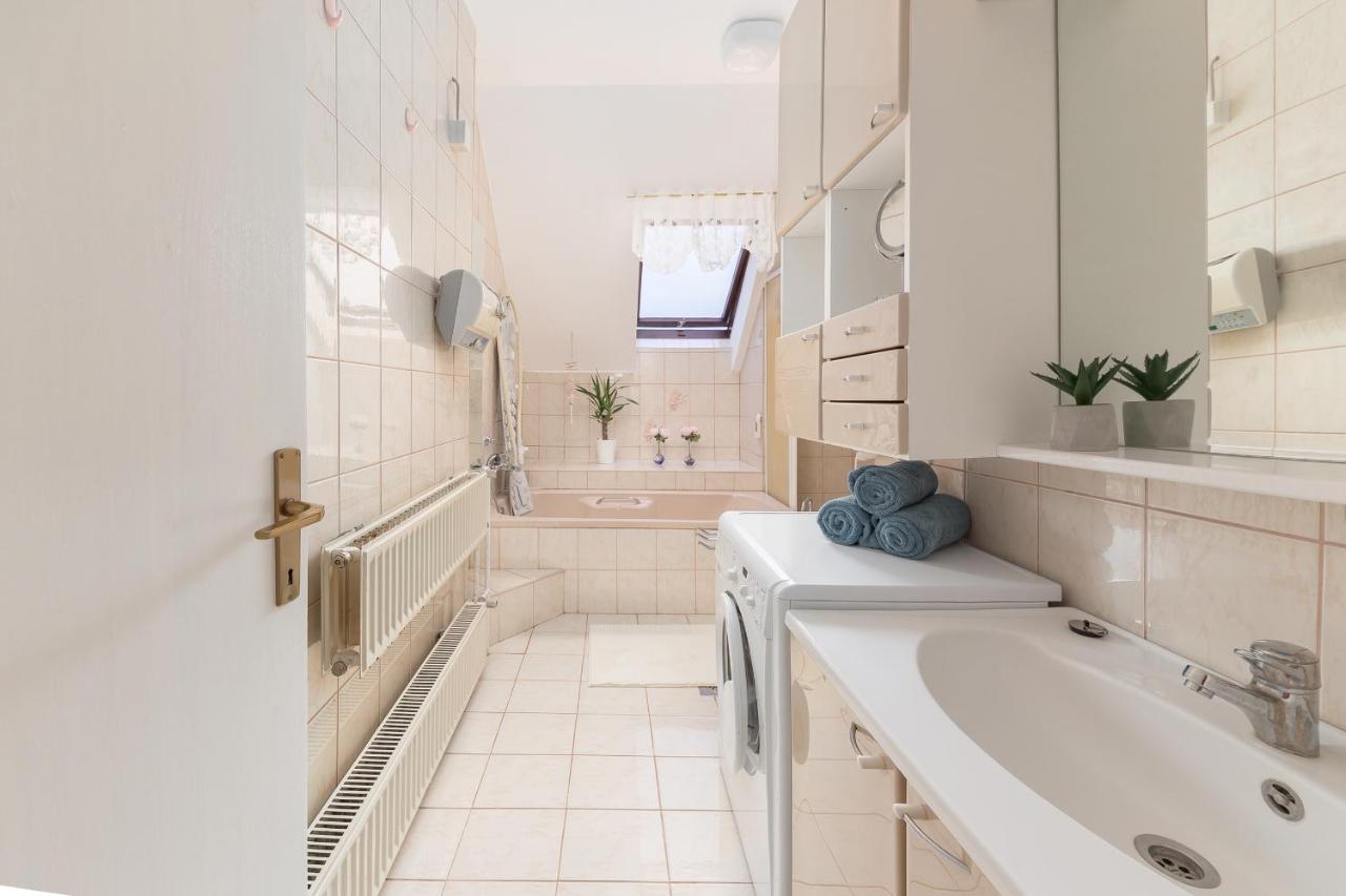 Apartma Lea Slovenj Gradec Exteriör bild